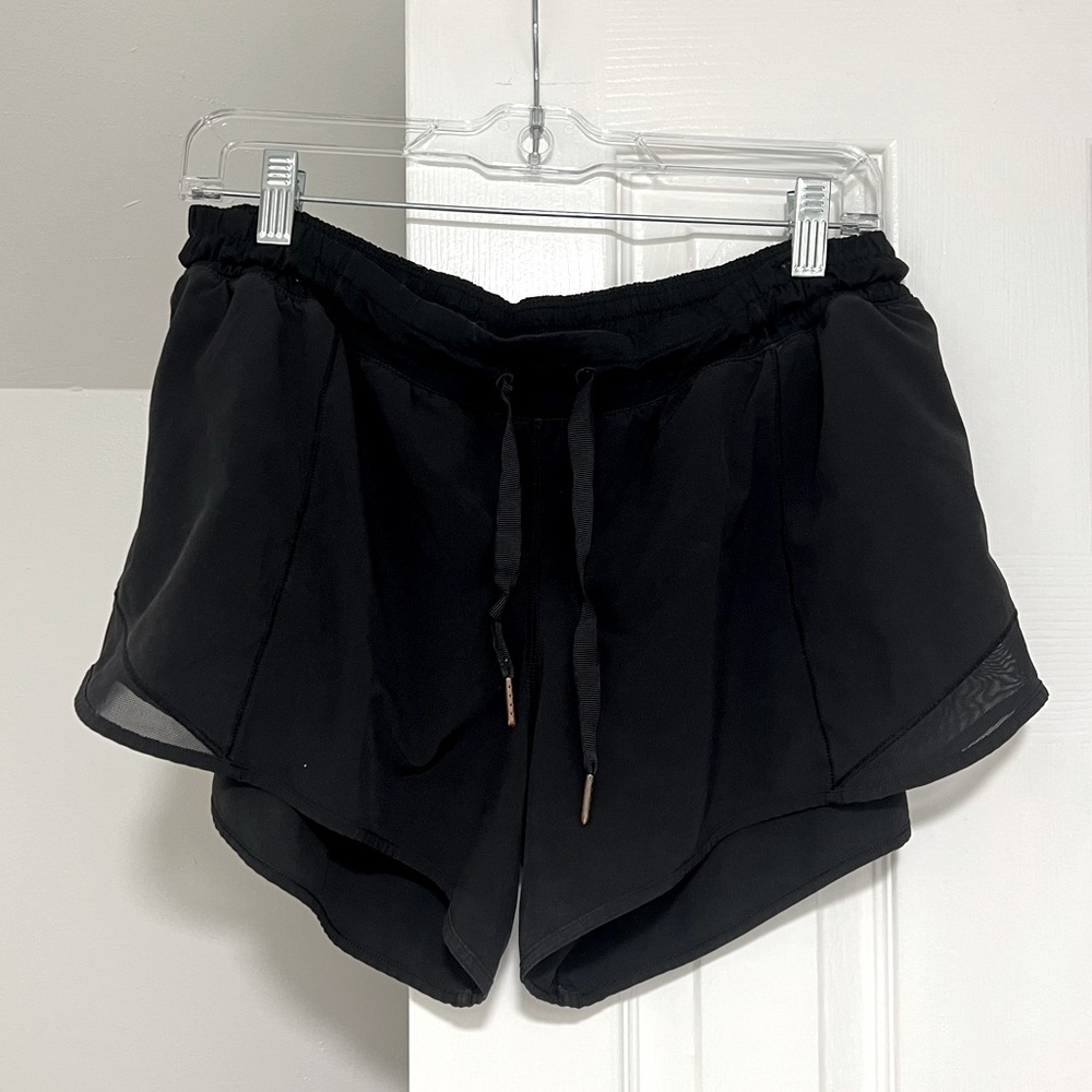 🍋LULU Hotty Hot Shorts (Size 10)